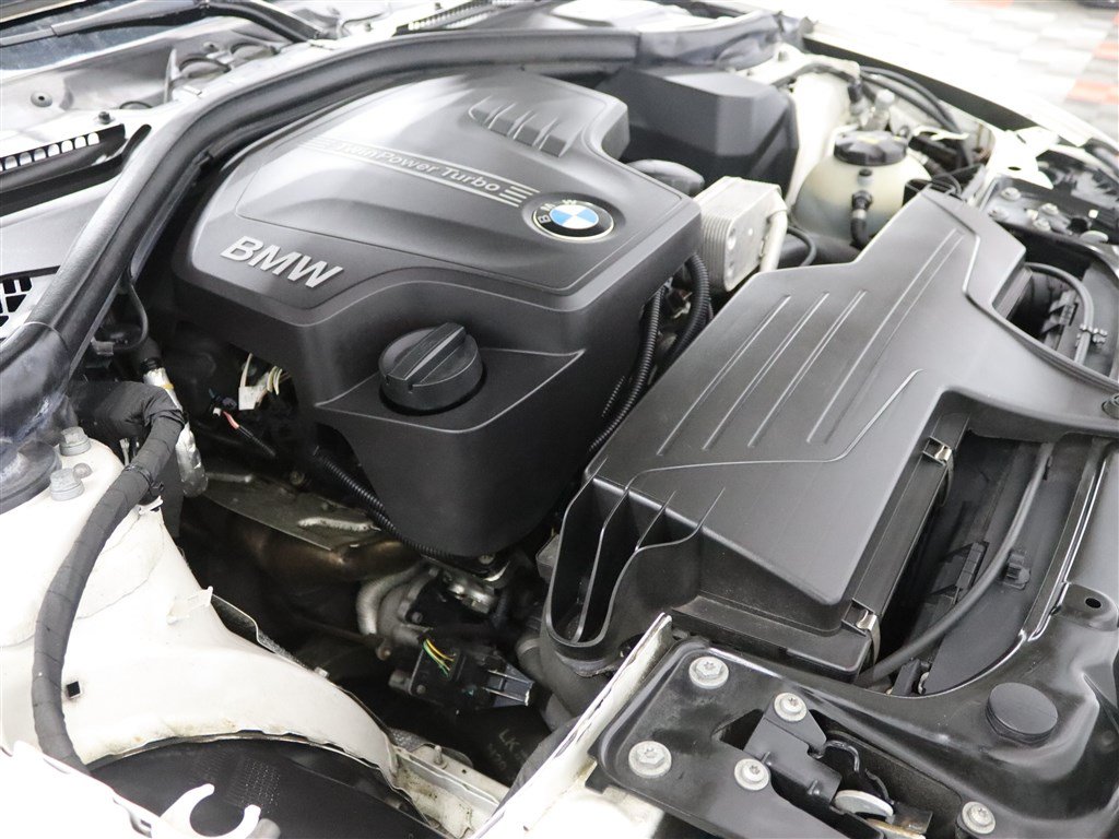 Used 2018 BMW 320i xDrive Sedan AWD/4WD image 39