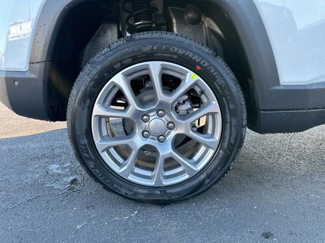 New 2024 Jeep Compass Latitude w/ Sun and Sound Group image 27