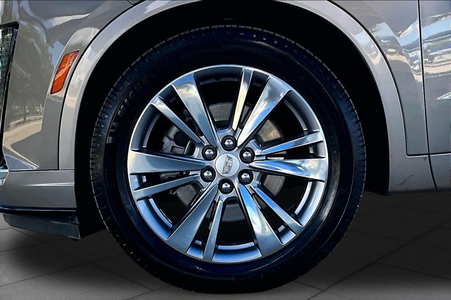 Used 2023 Cadillac XT6 Premium Luxury FWD image 11