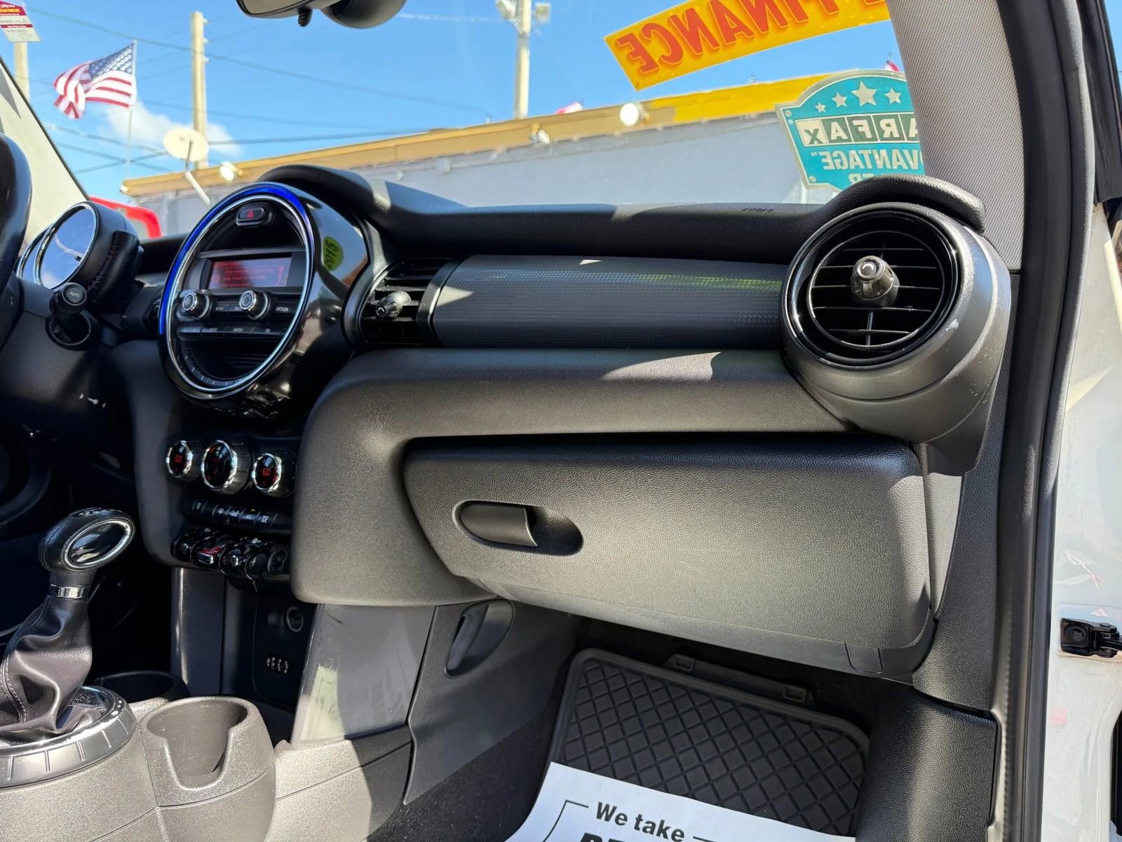 Used 2015 MINI Cooper 2-Door Hardtop image 16