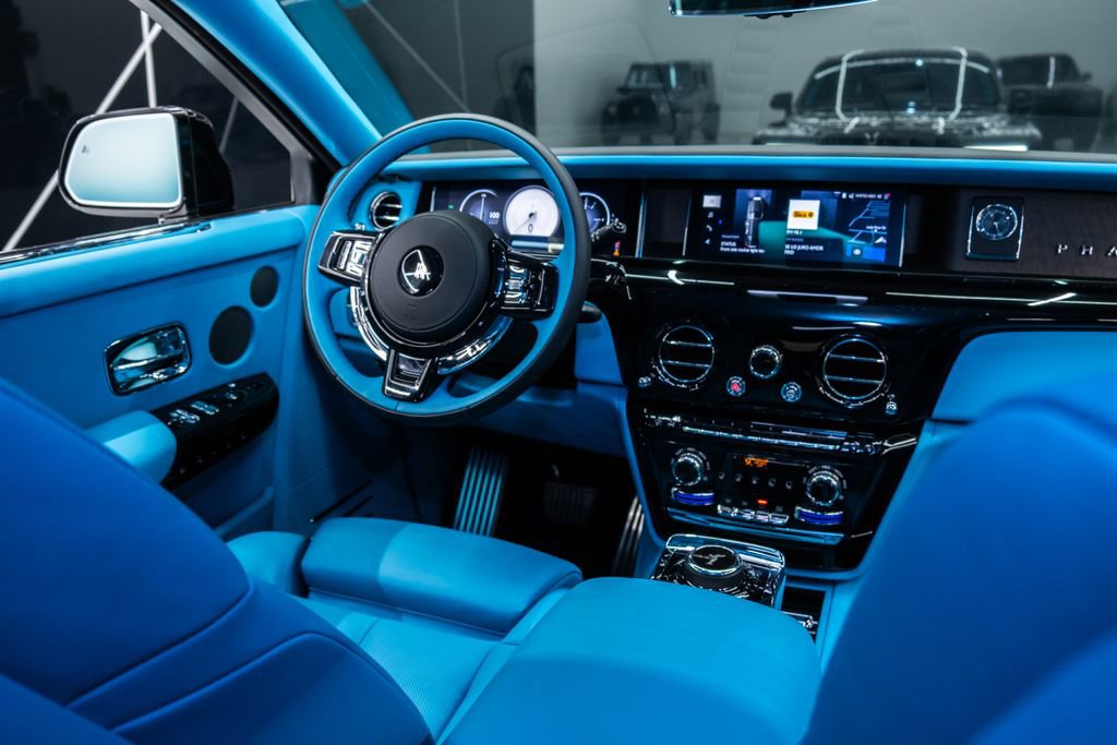Used 2025 Rolls-Royce Phantom Sedan RWD image 58