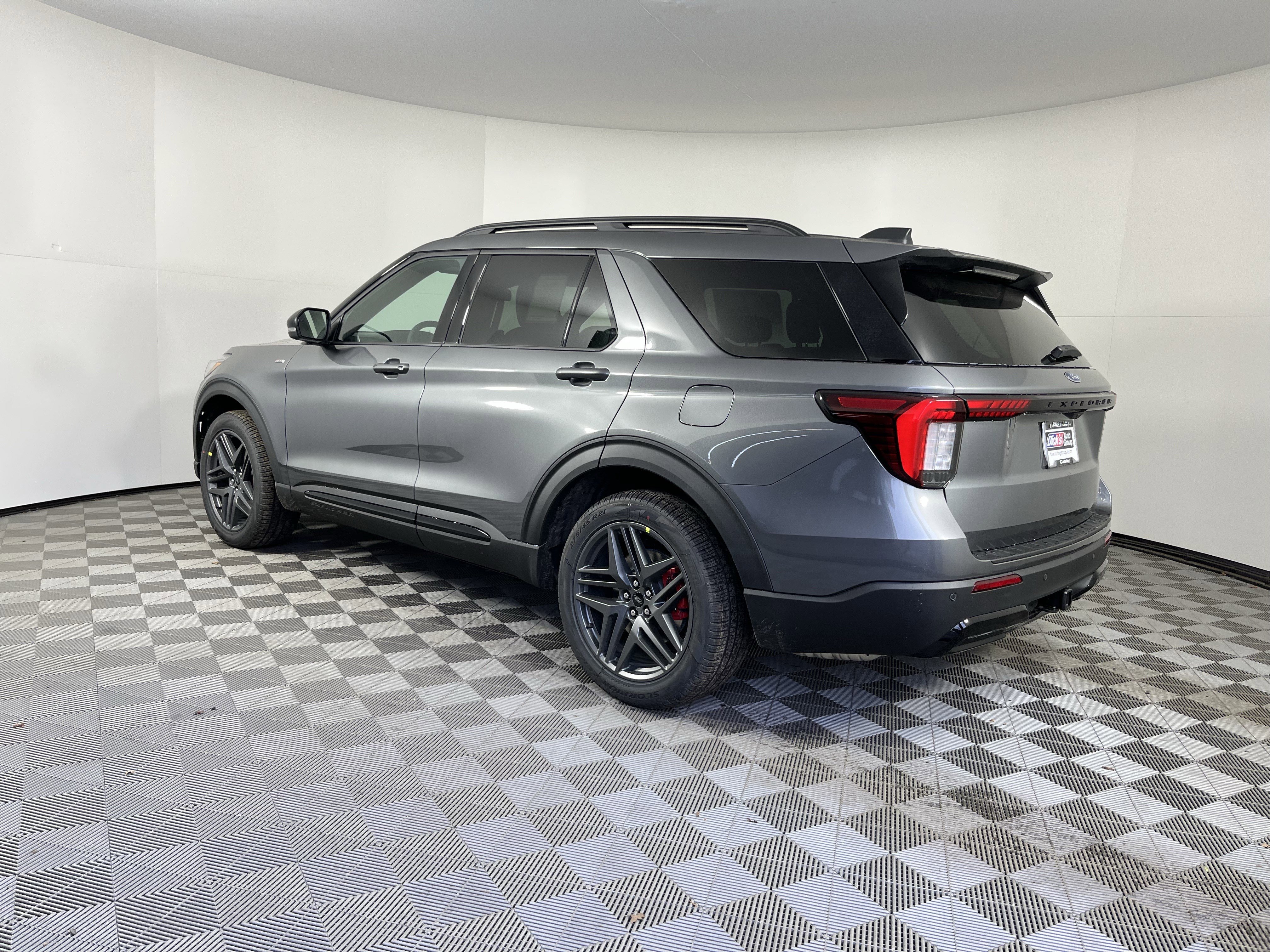 New 2026 Ford Explorer ST-Line w/ ST-Line Street Pack image 3