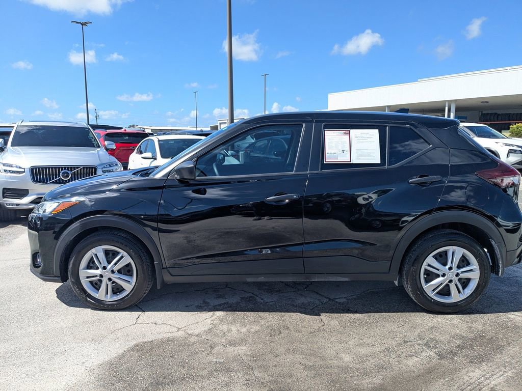 Used 2025 Nissan Kicks Play S image 4