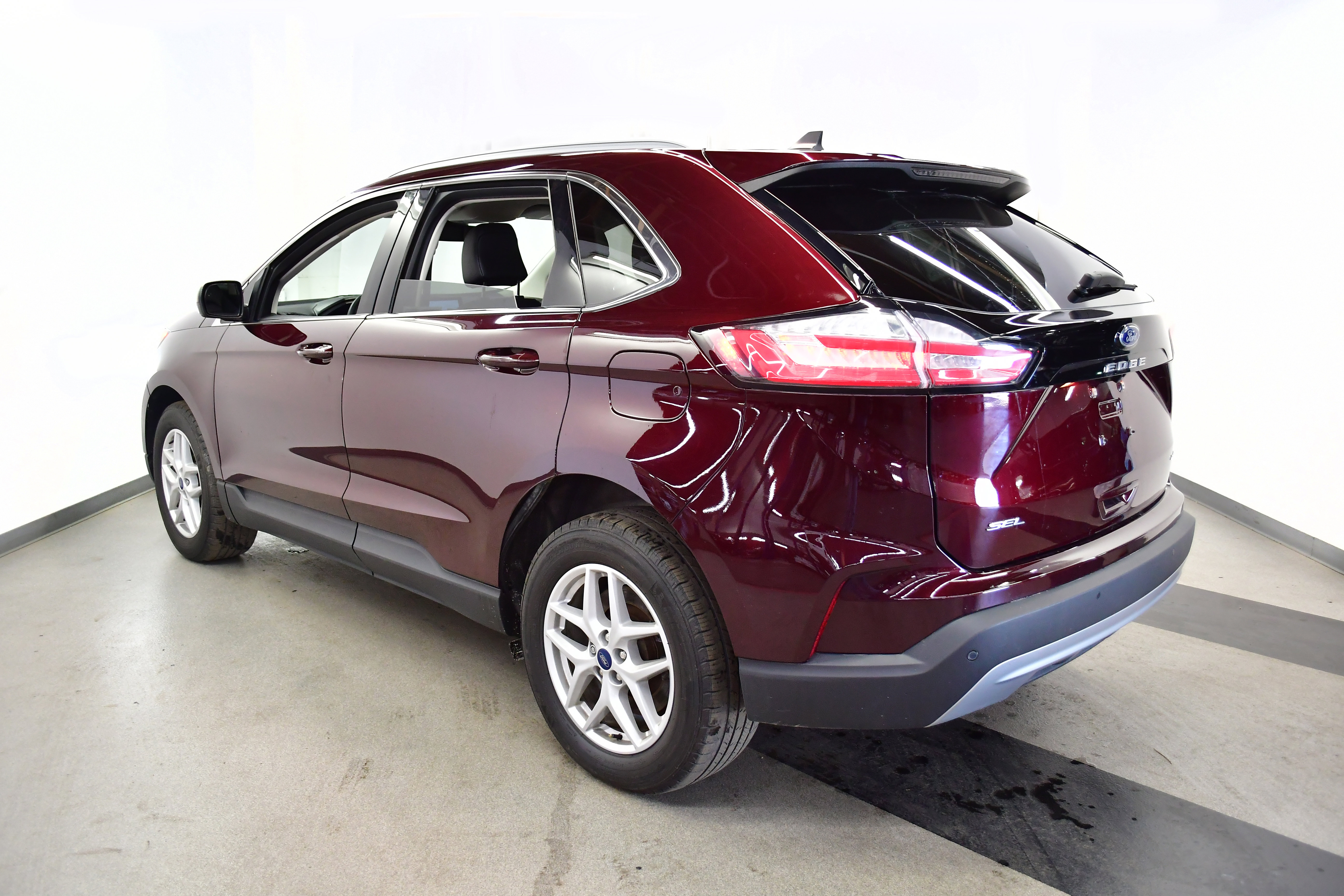 Used 2022 Ford Edge SEL w/ Convenience Package image 5
