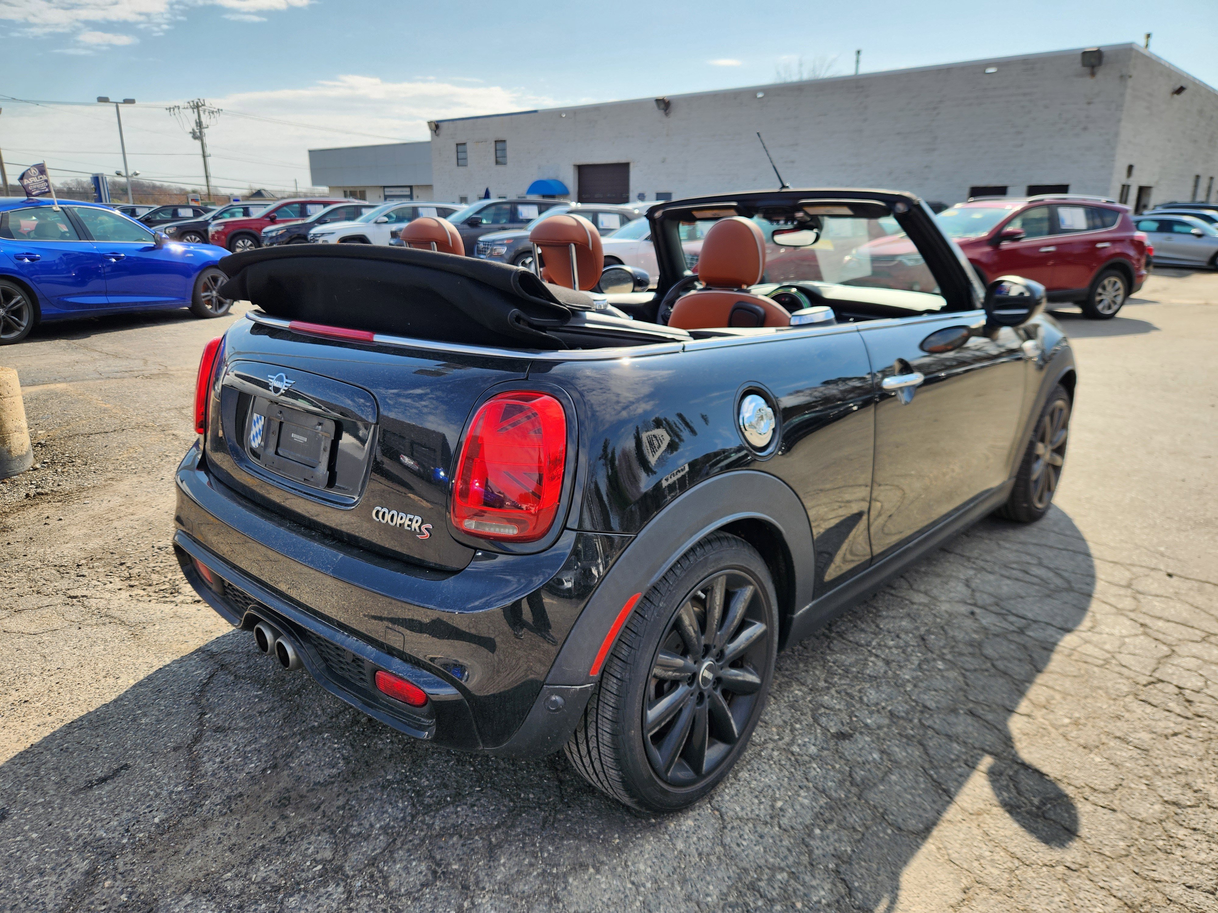 Used 2021 MINI Cooper S w/ Driver Assistance Package image 10