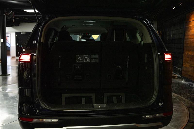 Used 2024 Kia Carnival LX image 7