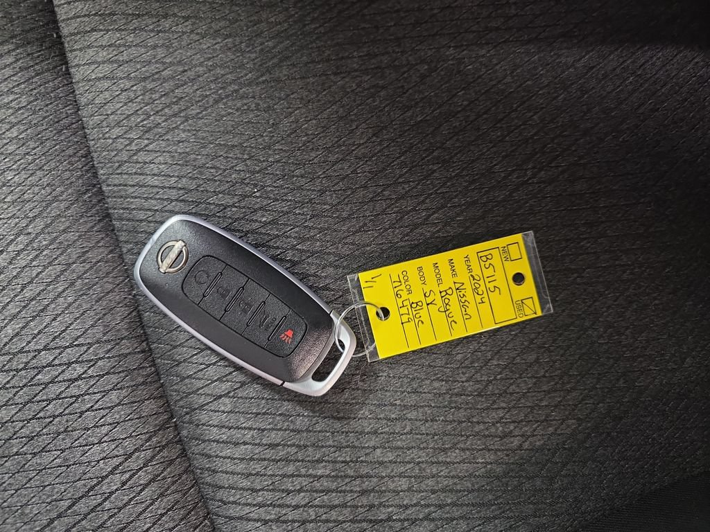Used 2024 Nissan Rogue SV AWD/4WD image 33