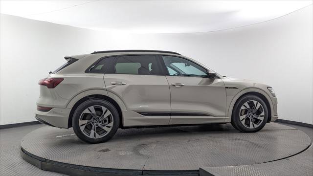 Used 2022 Audi e-tron Premium w/ Convenience Plus Package AWD/4WD image 9