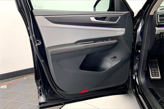 Used 2025 Volkswagen Atlas Peak Edition SE image 23