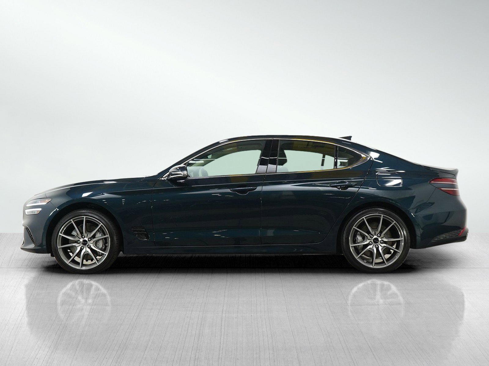 Used 2025 Genesis G70 2.5T image 2