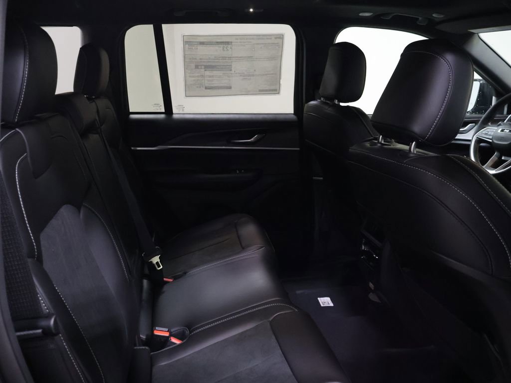 New 2026 Jeep Grand Cherokee Laredo image 14