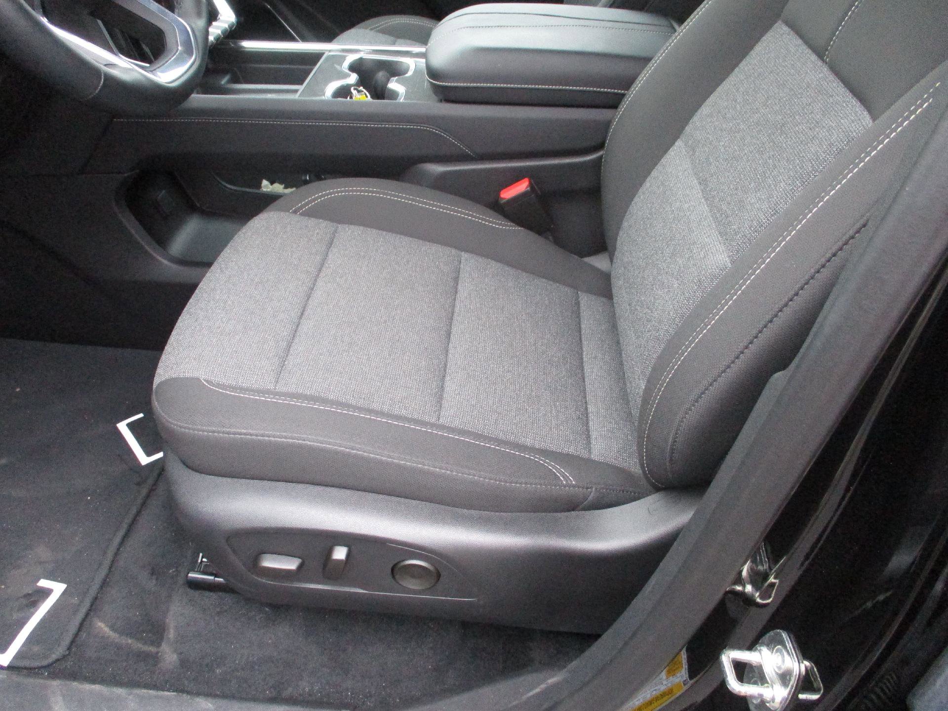 Used 2025 GMC Acadia Elevation image 9