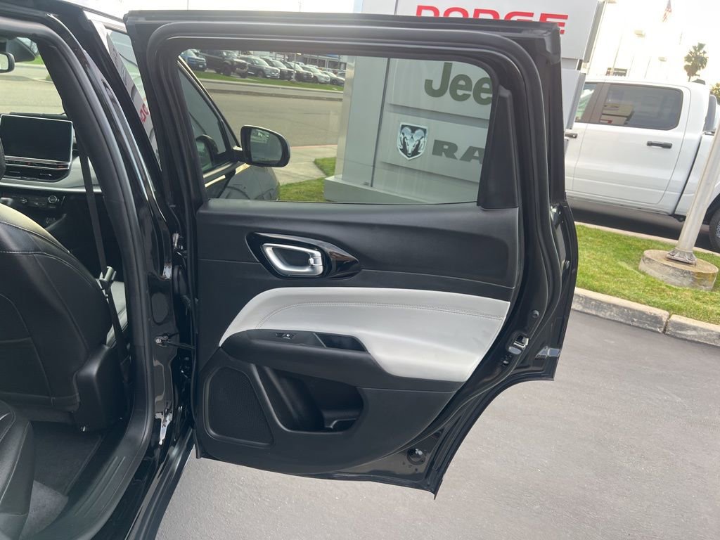 Used 2025 Jeep Compass Limited image 37