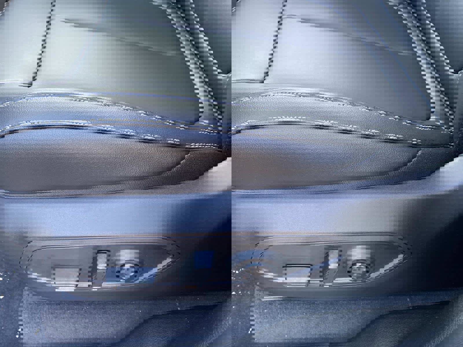 New 2025 Jeep Grand Cherokee Limited w/ Black Appearance Package image 10