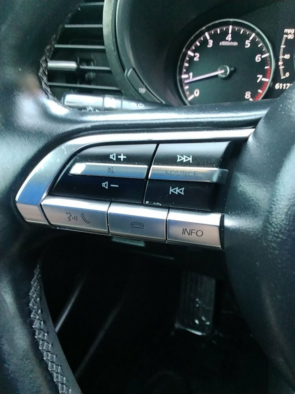 Used 2019 MAZDA MAZDA3 Hatchback w/ Preferred Package FWD image 14