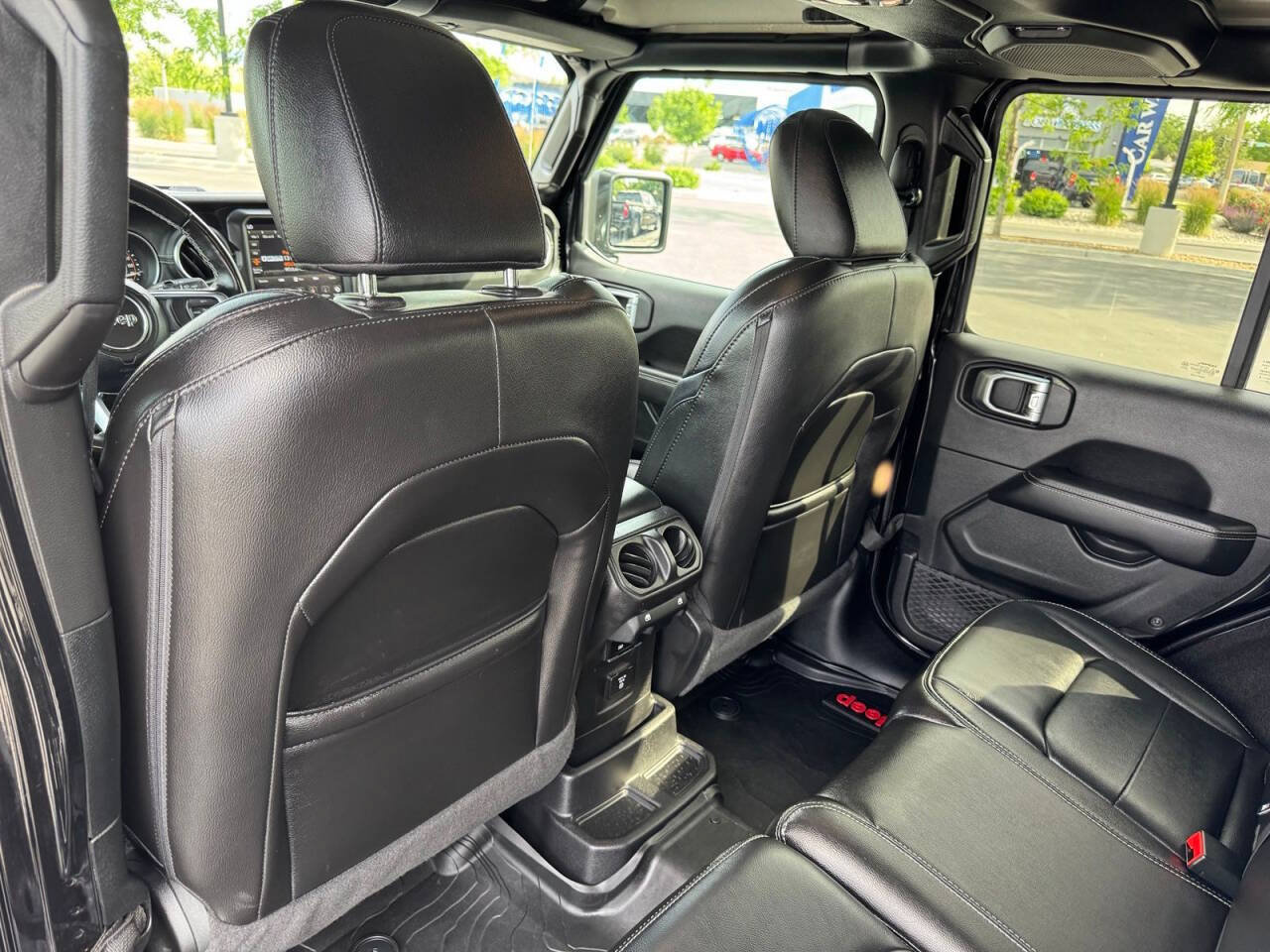 Used 2021 Jeep Wrangler Unlimited Sahara w/ Uconnect 4C Nav & Sound Group AWD/4WD image 28