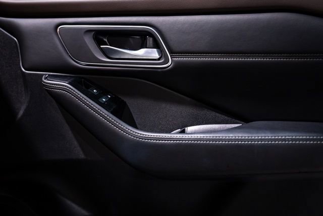 Used 2021 Nissan Rogue SV w/ Premium Package image 30
