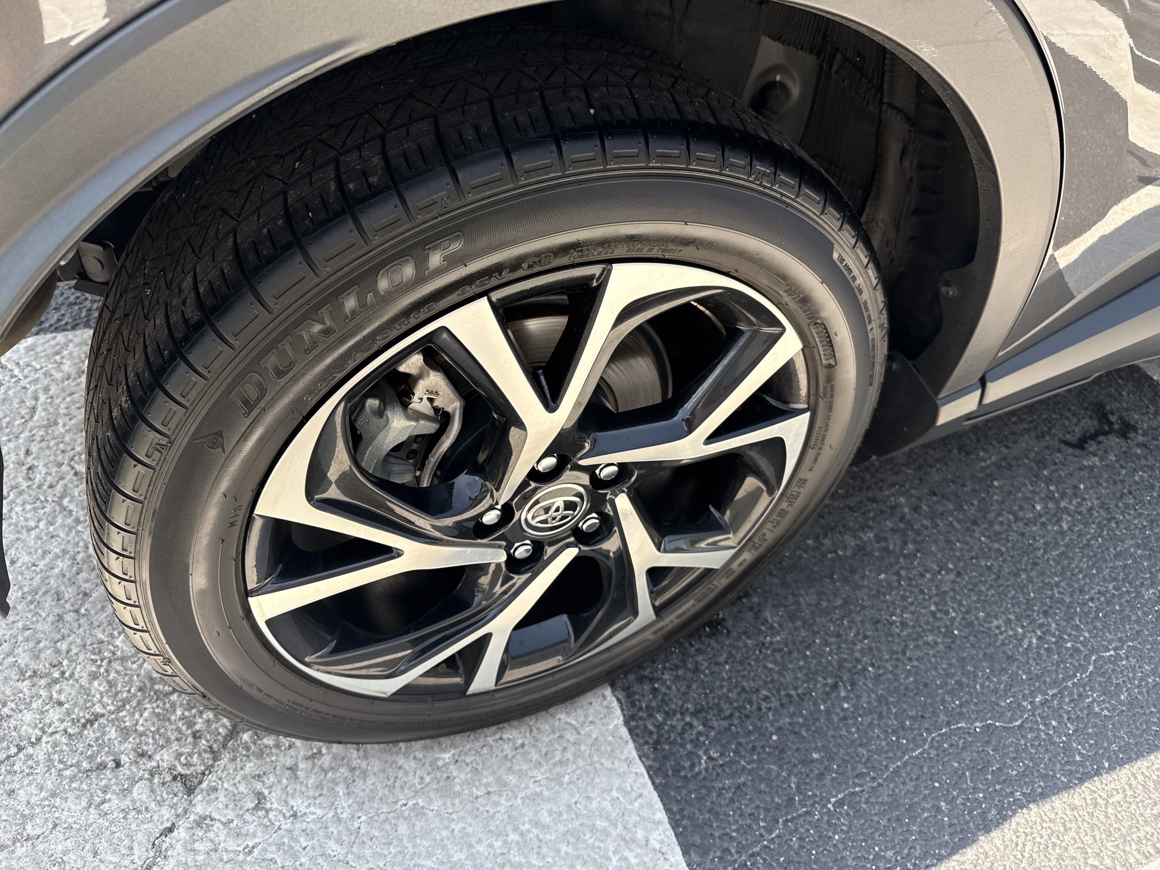 Used 2022 Toyota C-HR XLE FWD image 7