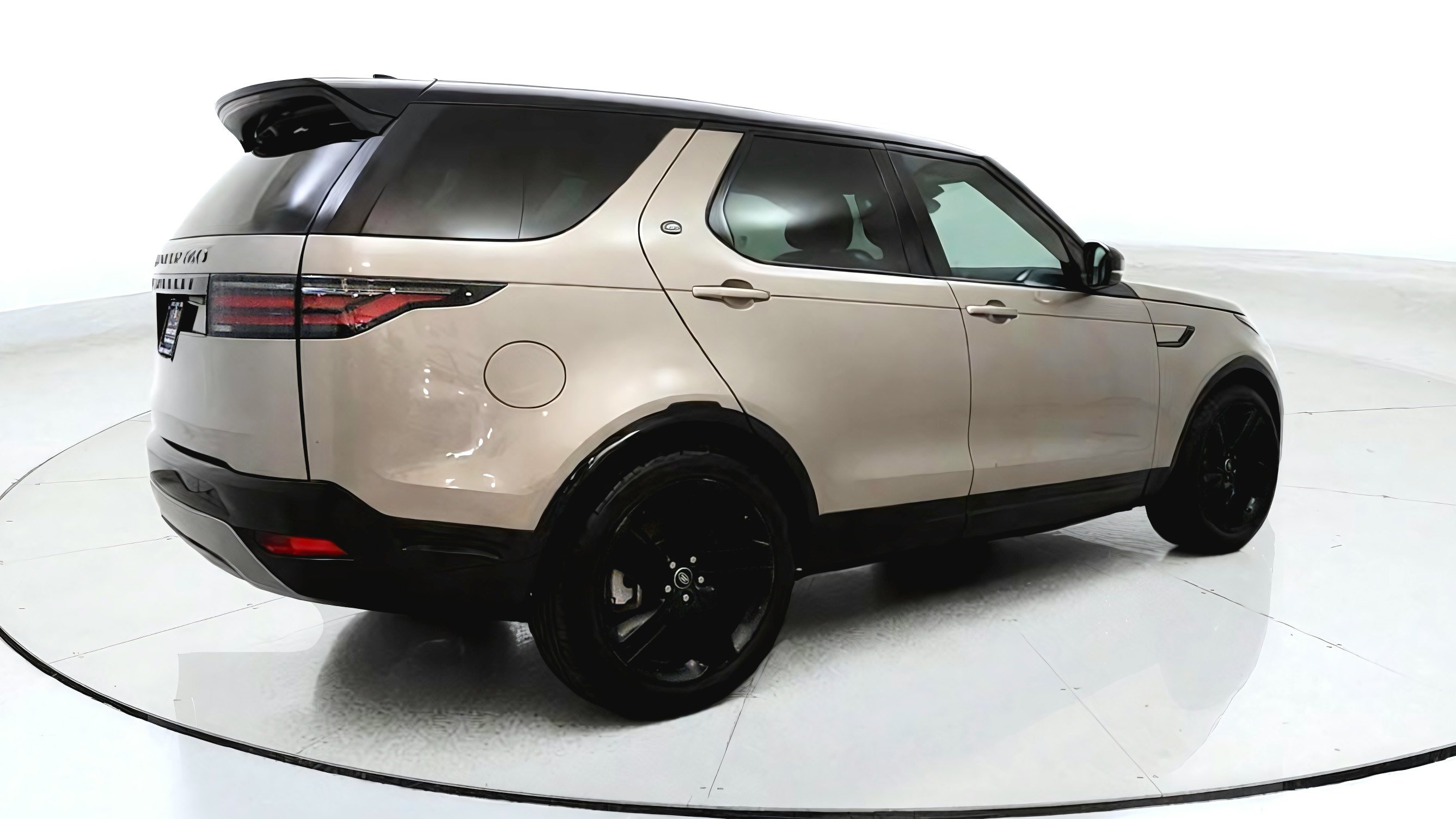 Used 2021 Land Rover Discovery HSE R-Dynamic AWD/4WD image 7