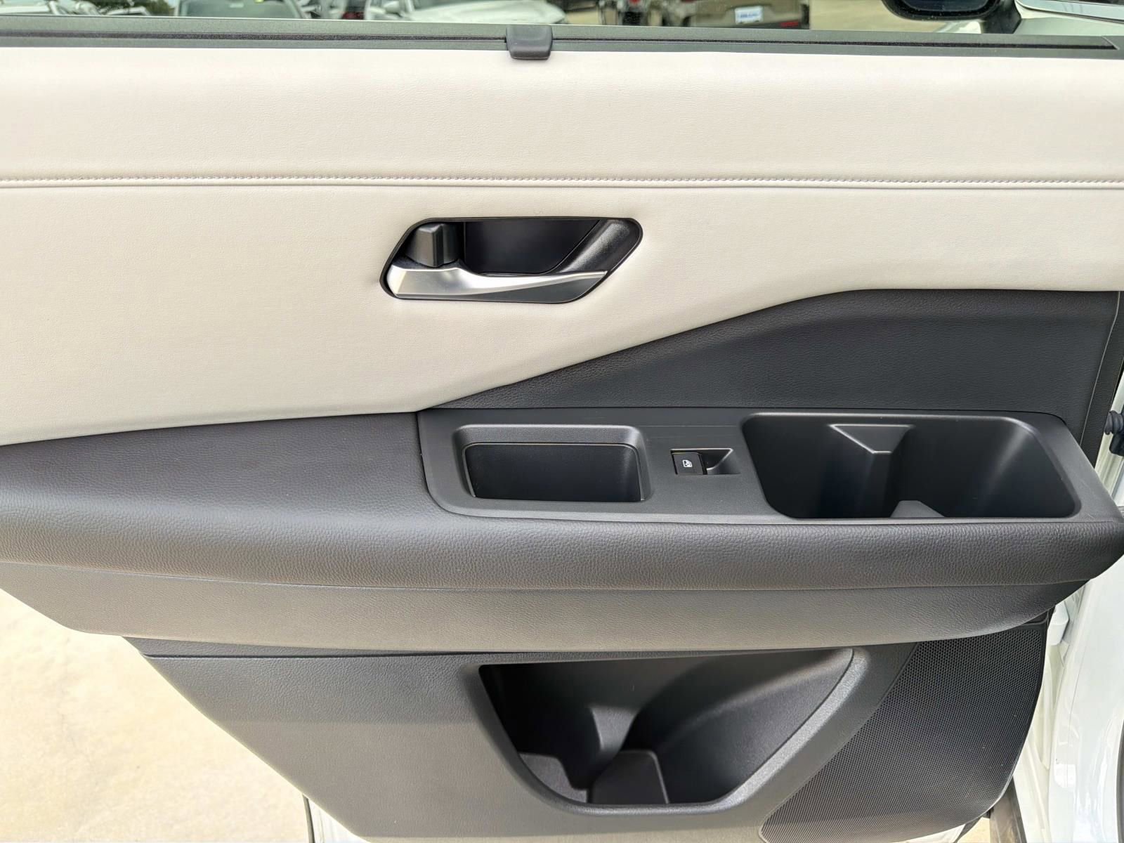 Used 2024 Nissan Pathfinder SL FWD image 12