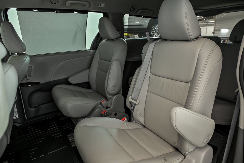 Used 2020 Toyota Sienna XLE FWD image 15