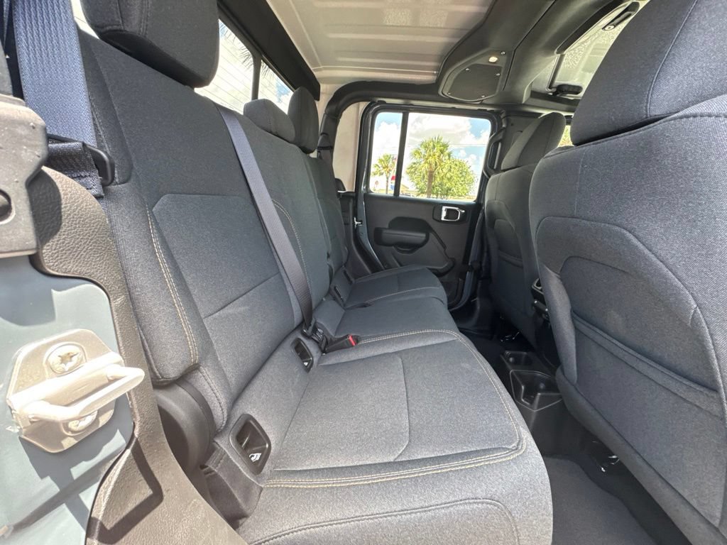 Used 2025 Jeep Gladiator Sport AWD/4WD image 20