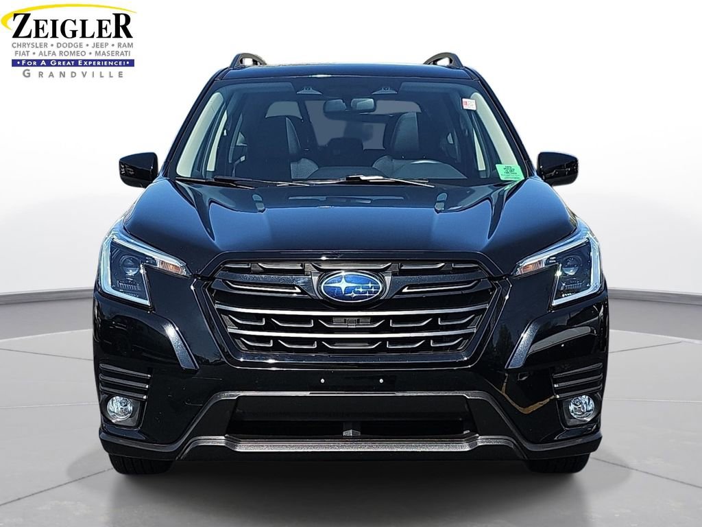 Used 2022 Subaru Forester Premium AWD/4WD image 2