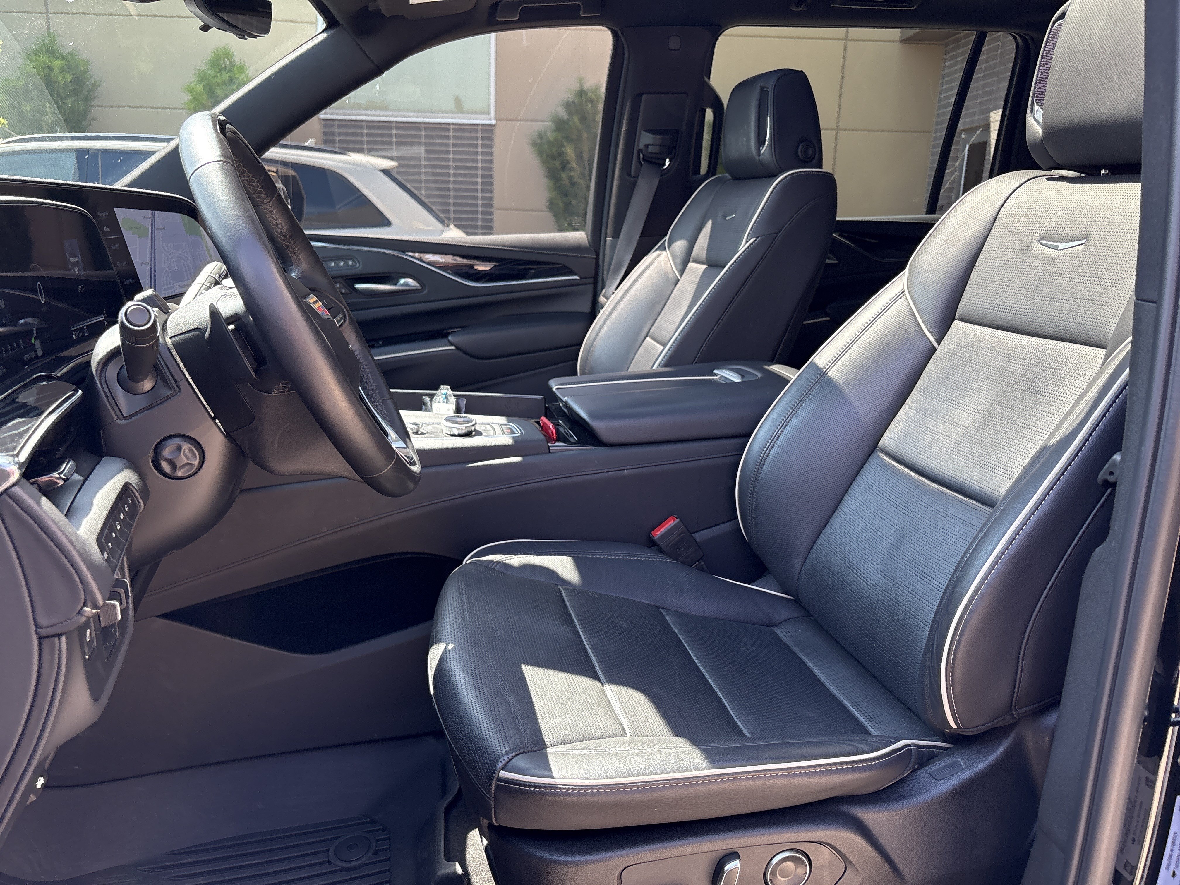 Used 2024 Cadillac Escalade ESV Sport w/ Touring Package AWD/4WD image 16