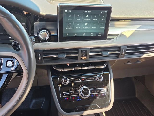 Used 2022 Lincoln Corsair Standard w/ Premium Package image 17