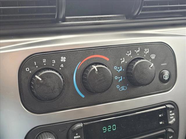 Used 2005 Chrysler Sebring Touring FWD image 25