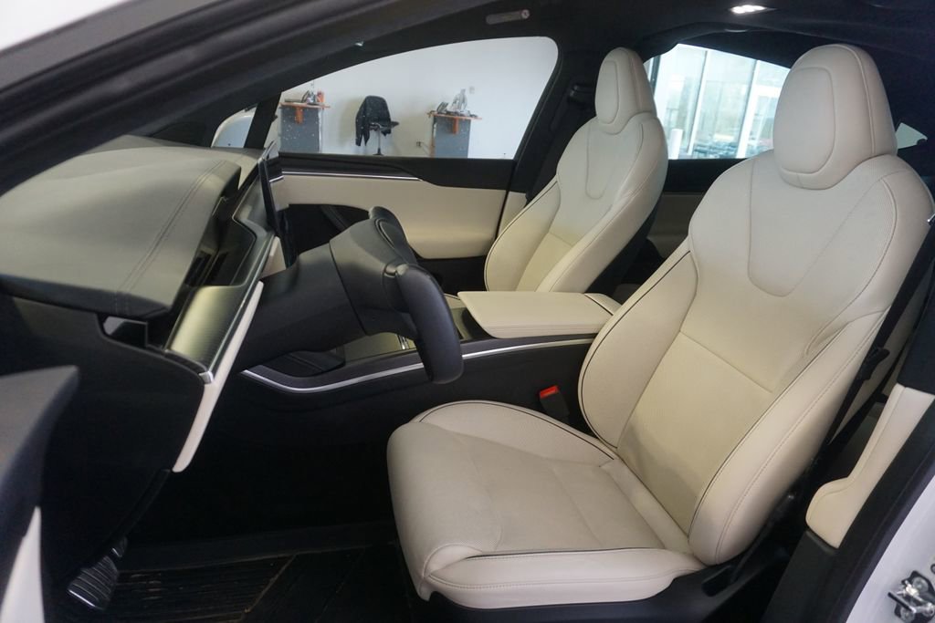 Used 2023 Tesla Model X Plaid image 13