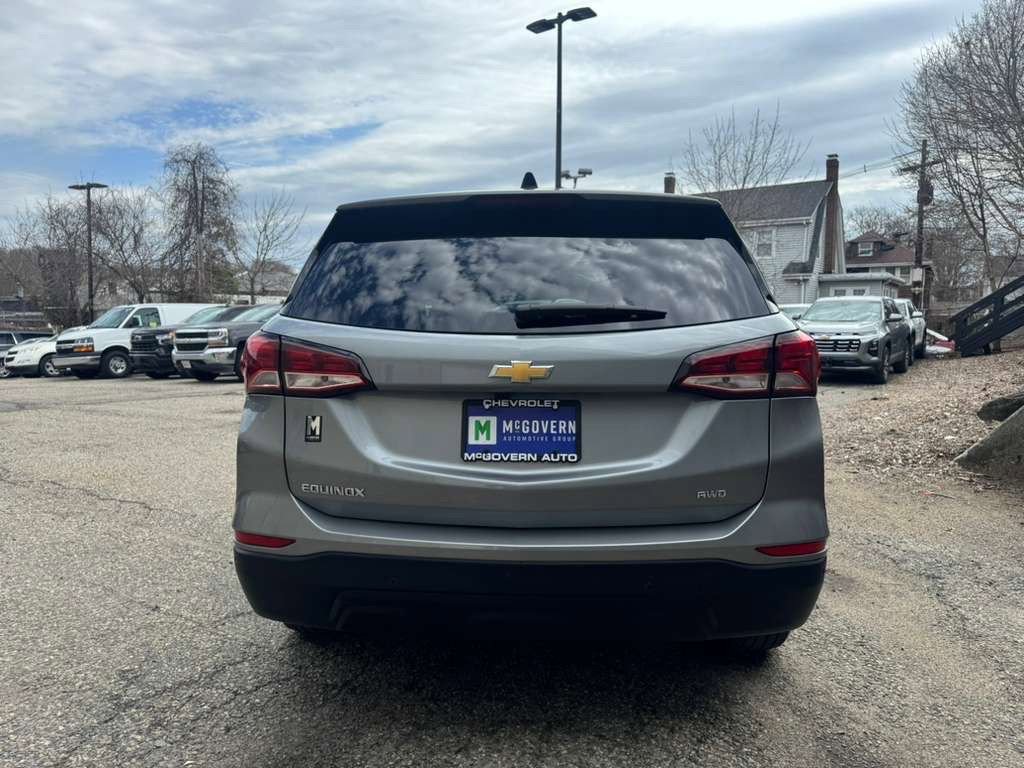 Used 2024 Chevrolet Equinox LS w/ LS Convenience Package image 4