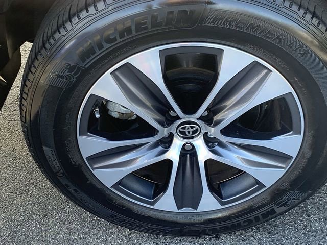 Used 2022 Toyota Highlander XLE image 36