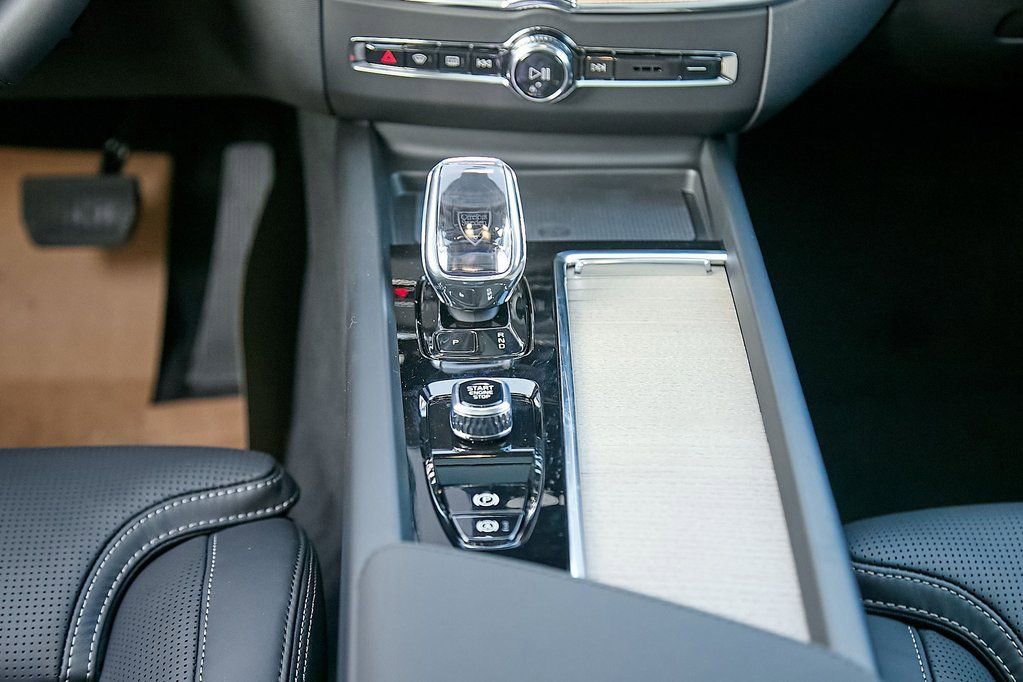New 2026 Volvo XC60 B5 Ultra w/ Climate Package image 30