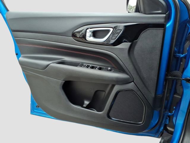 Used 2025 Jeep Compass Trailhawk w/ Trailhawk Elite Group image 24