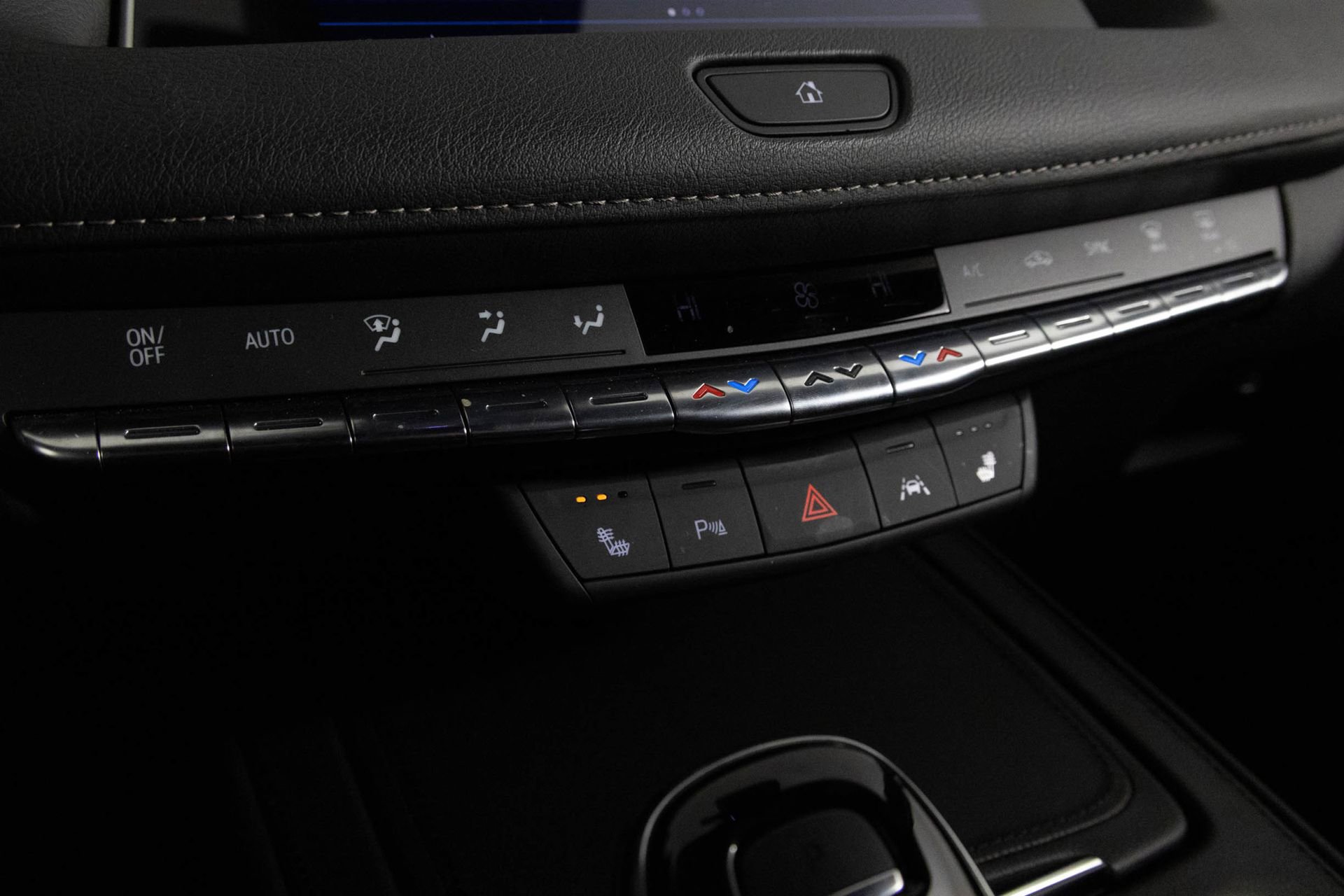 Used 2023 Cadillac XT4 Luxury w/ Cold Weather Package image 25