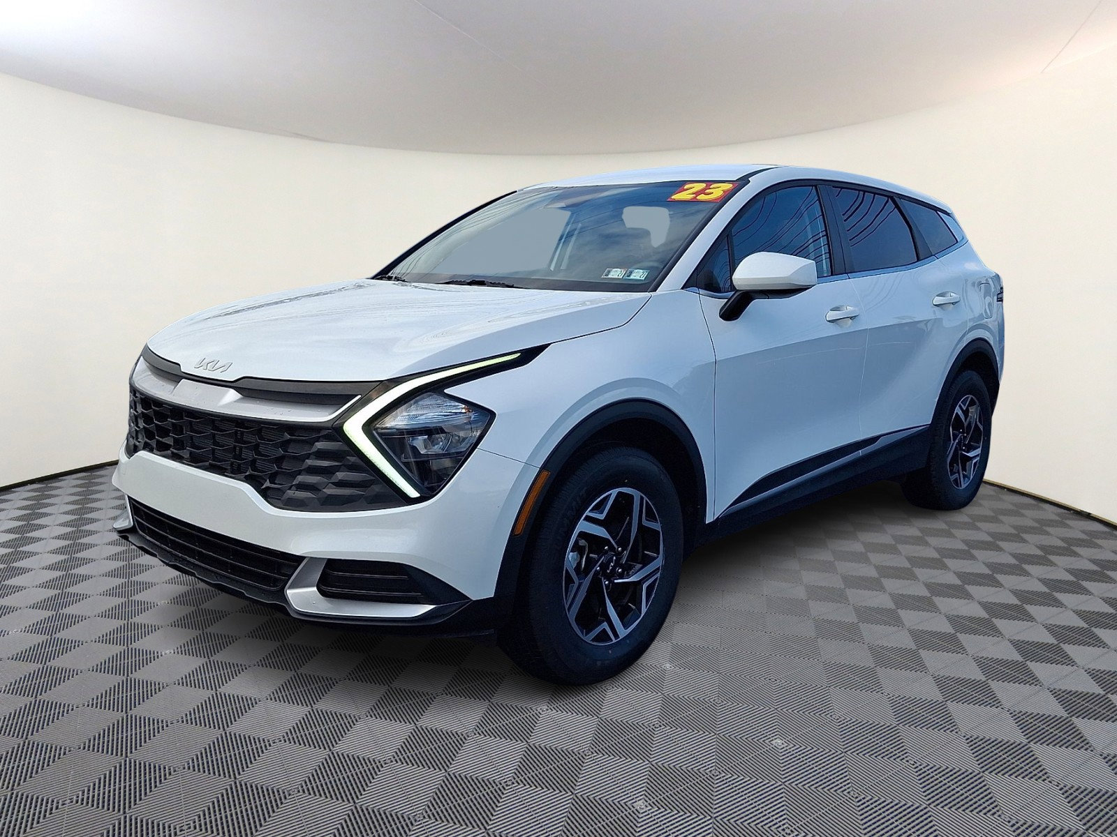 Used 2023 Kia Sportage LX image 3