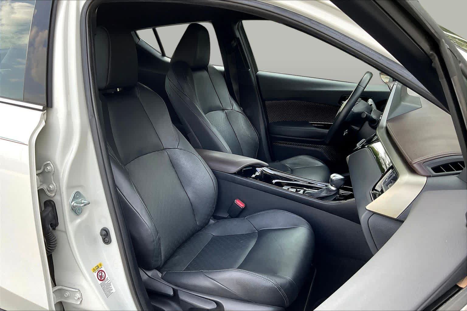Used 2019 Toyota C-HR Limited FWD image 9