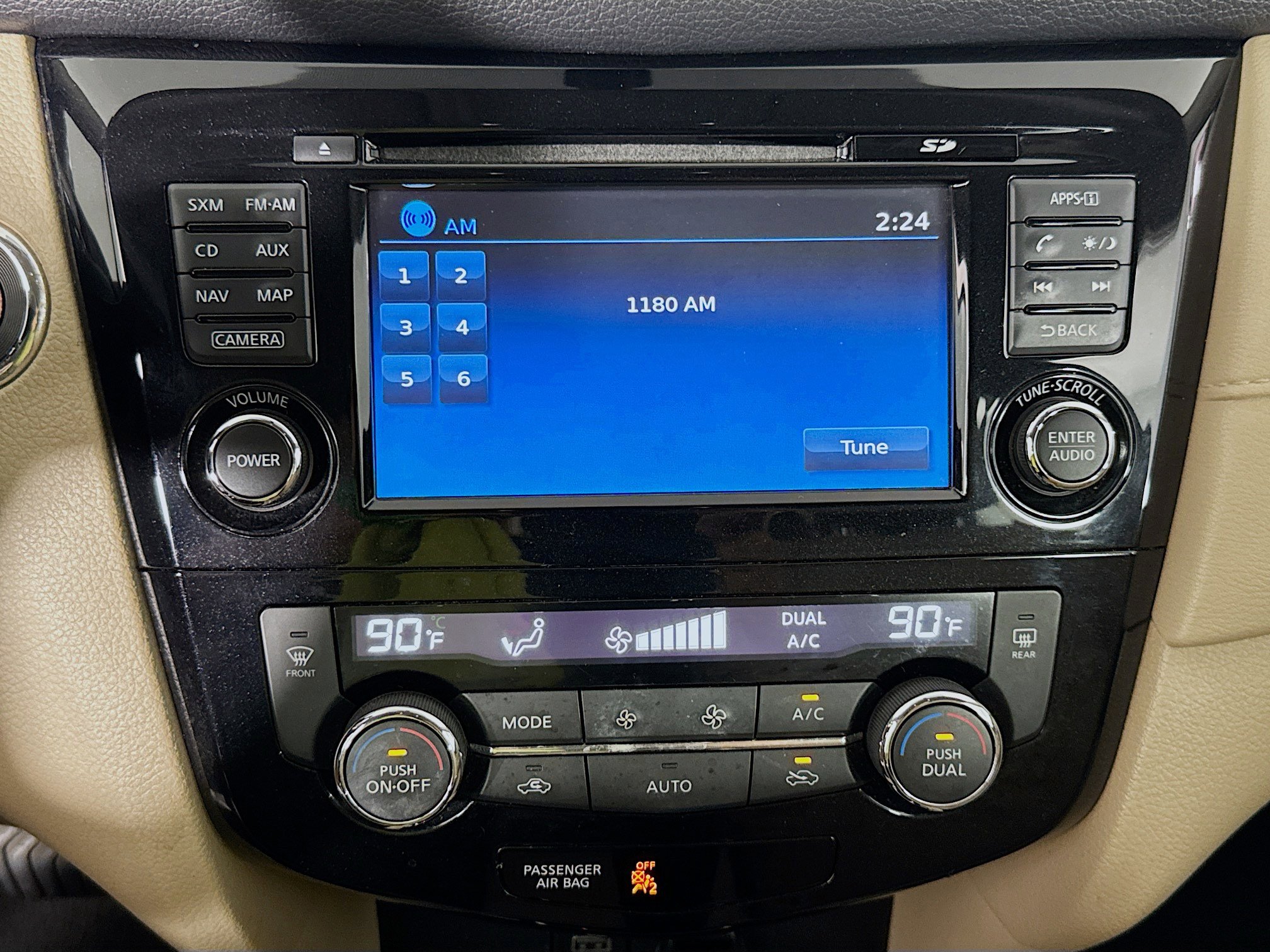 Used 2017 Nissan Rogue SV w/ SV Premium Package image 17