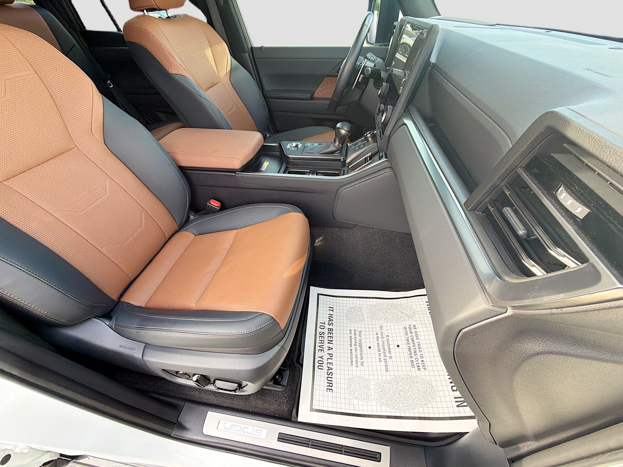 Used 2024 Lexus GX 550 w/ Accessory Package (2T) AWD/4WD image 15