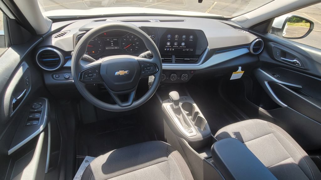 New 2026 Chevrolet Trax LS w/ LS Convenience Package FWD image 23