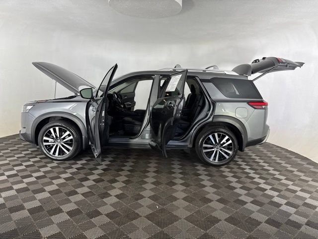 Certified 2025 Nissan Pathfinder Platinum AWD/4WD image 9