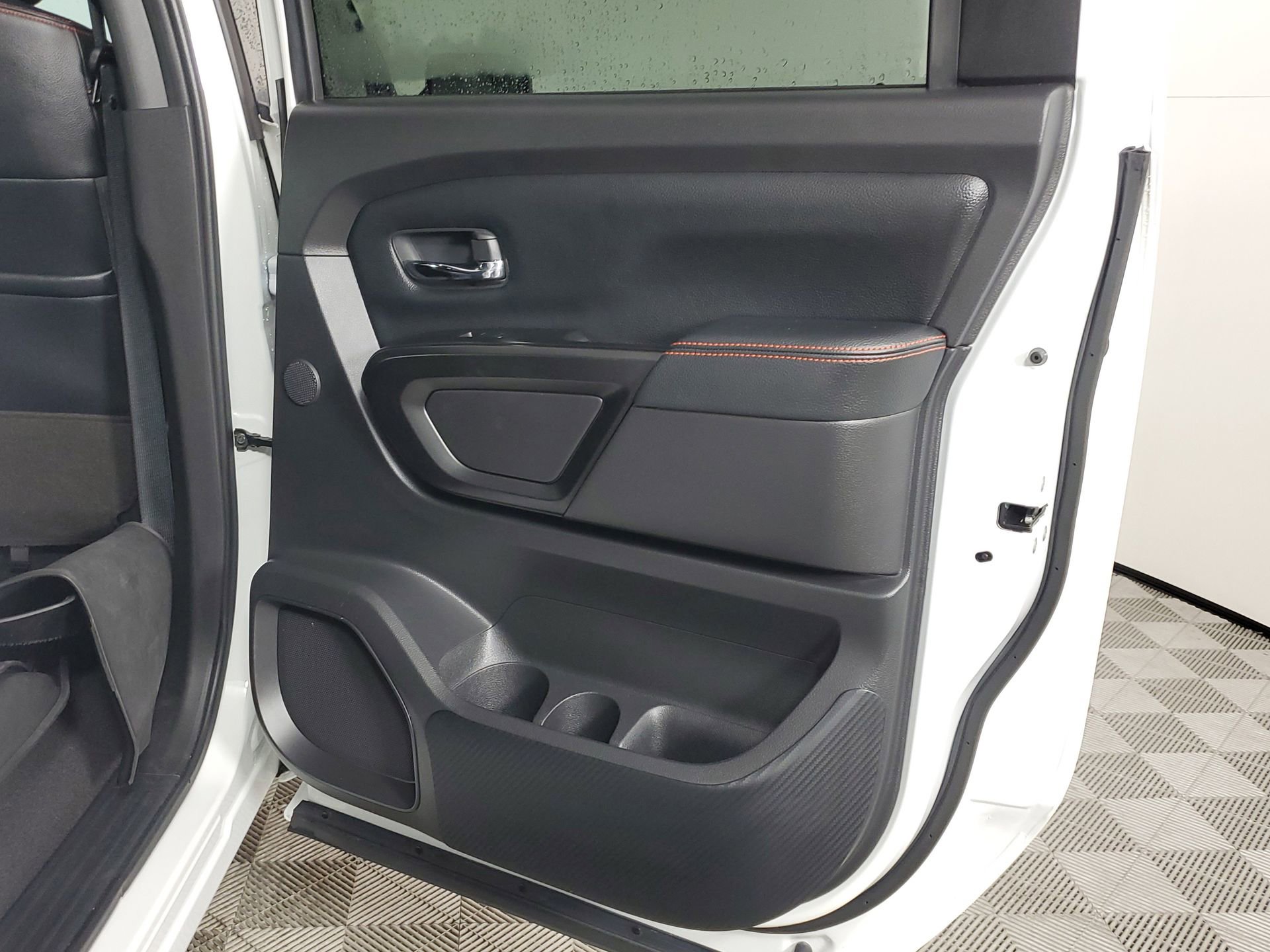 Used 2024 Nissan Titan PRO-4X w/ Pro-4x Convenience Package image 24