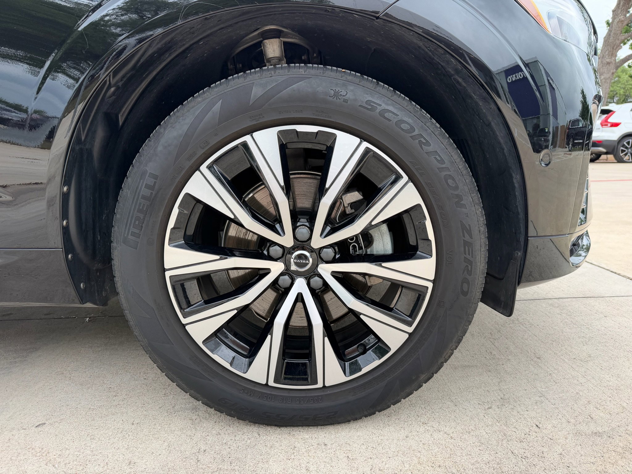 Certified 2024 Volvo XC60 B5 Plus w/ Protection Package Premier AWD/4WD image 9