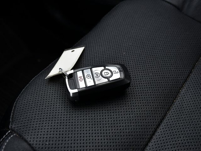 Used 2020 Ford Escape Titanium AWD/4WD image 18