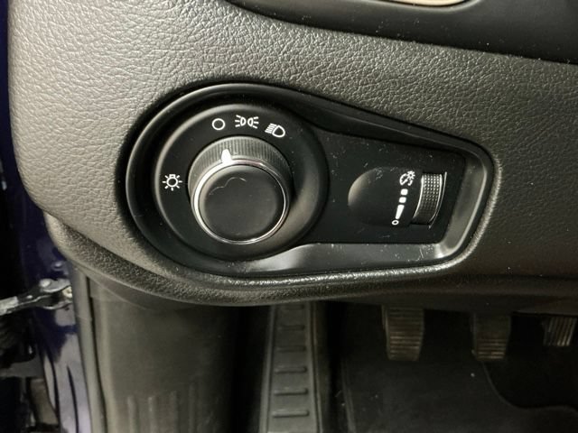 Used 2016 Jeep Renegade Sport w/ Power & Air Group FWD image 17