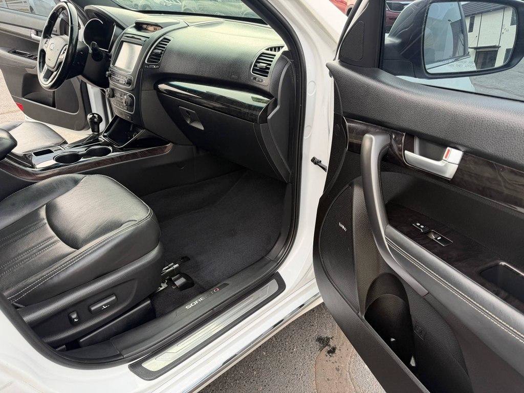 Used 2014 Kia Sorento SX FWD image 20