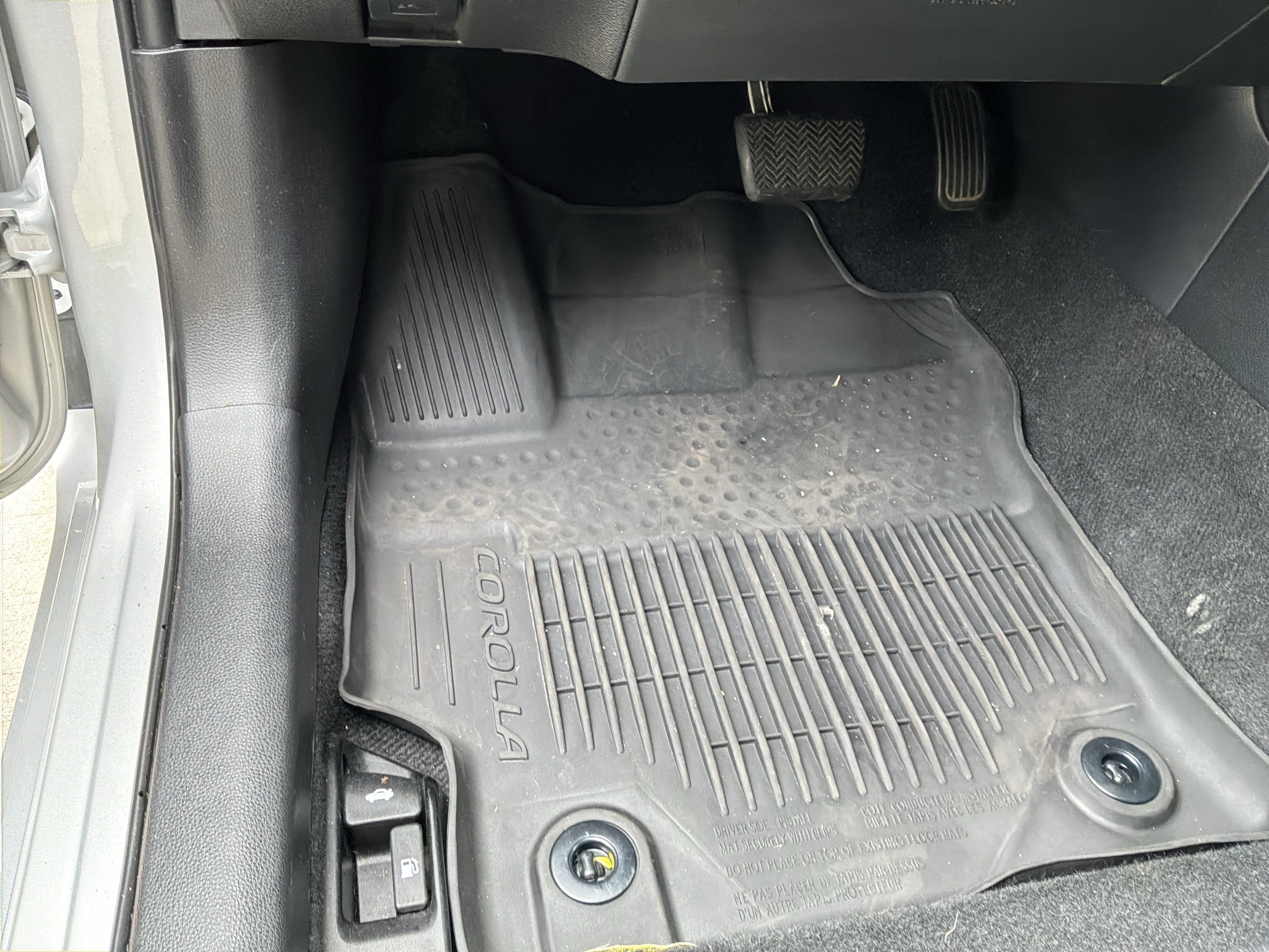 Used 2023 Toyota Corolla SE FWD image 17