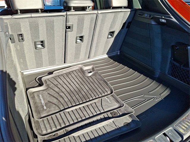 Used 2025 Porsche Macan image 32