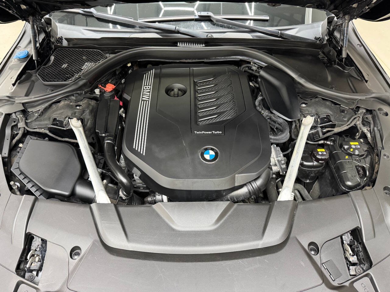 Used 2020 BMW 740i xDrive w/ M Sport Package AWD/4WD image 7